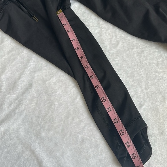 Lululemon Women's Capri Leggings Pants Size 4 Black Faded Polka Dot 14.5” Inseam - Picture 5 of 10